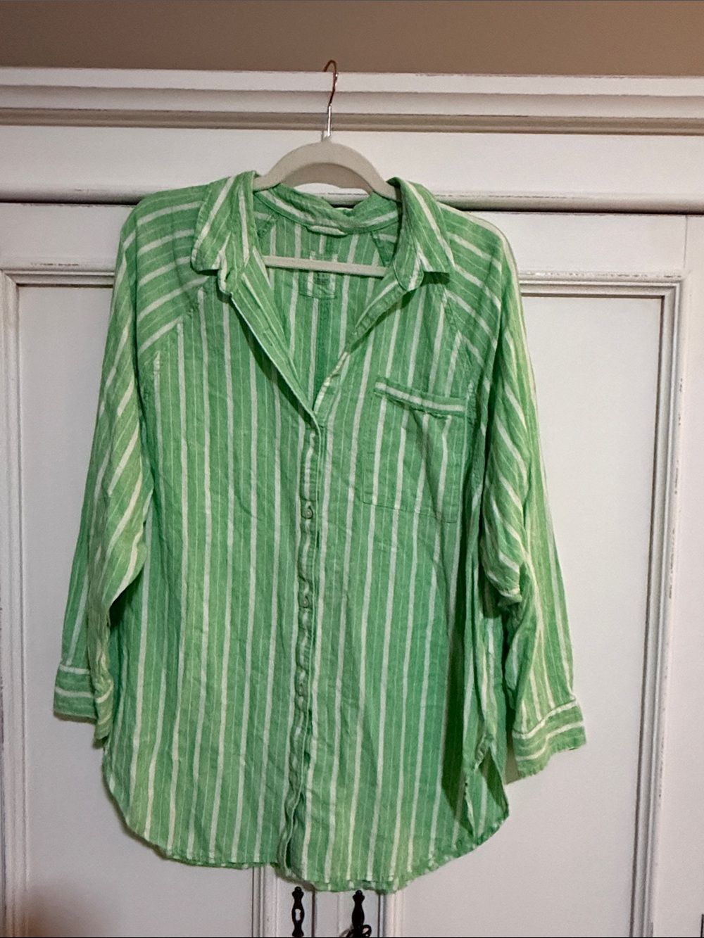 Aerie Lightweight Green & White Striped Button-Up Shirt Size Medium